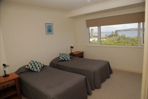 A Beach House Near Manly Two - Accommodation NSW 4